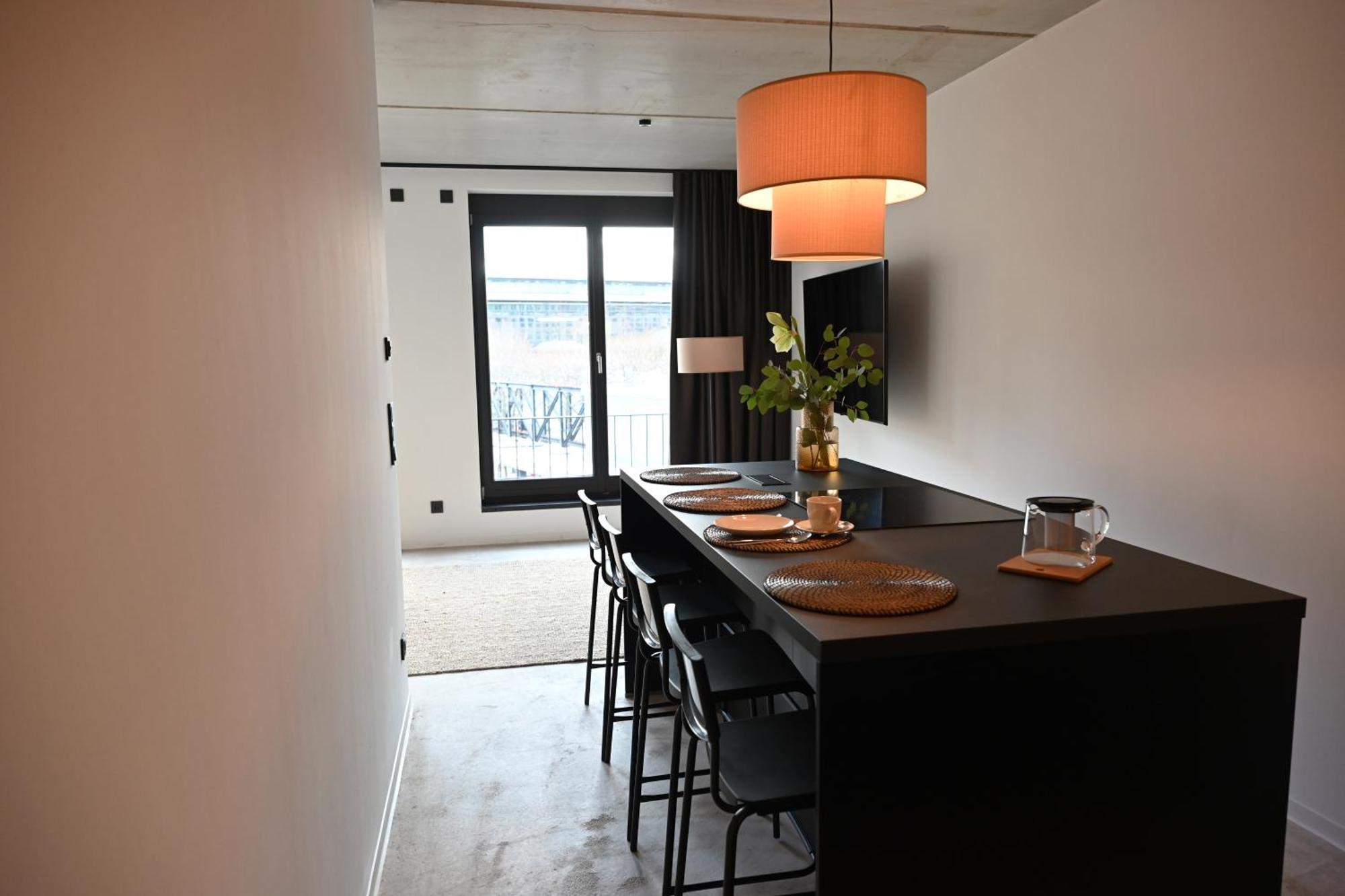 Appartement Eiwelhome - Stilvoll, Urban-ruhig Schlafen, Bahnhofsnah, Balkon