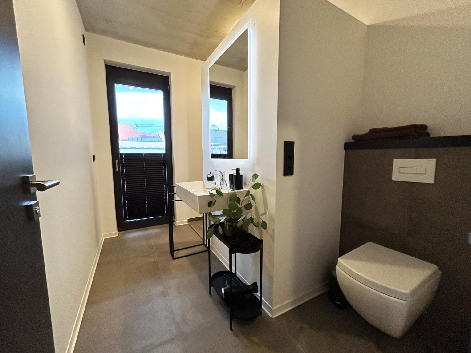 Appartement Eiwelhome - Stilvoll, Urban-ruhig Schlafen, Bahnhofsnah, Balkon *